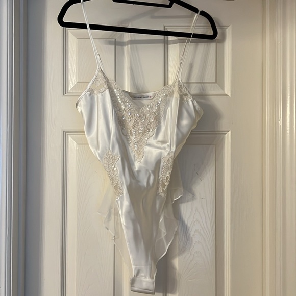 5 PIECE SET 🩶VINTAGE🩶NWT🤍Victoria’s Bridal Collection🤍Lace Robe,Nighty, Teddy - Picture 11 of 14